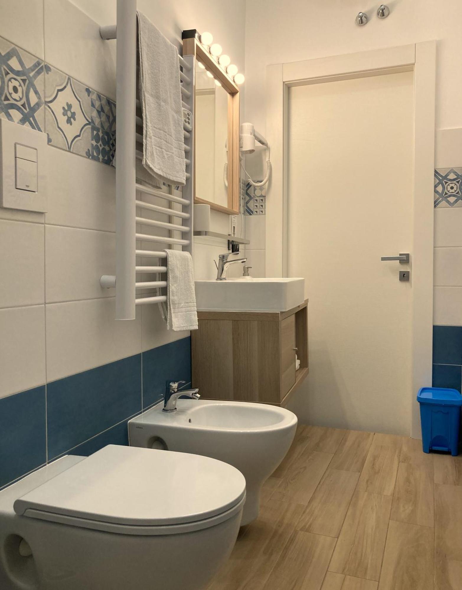 La Casa Blu Nel Cuore Storico Di Napoli Buitenkant foto